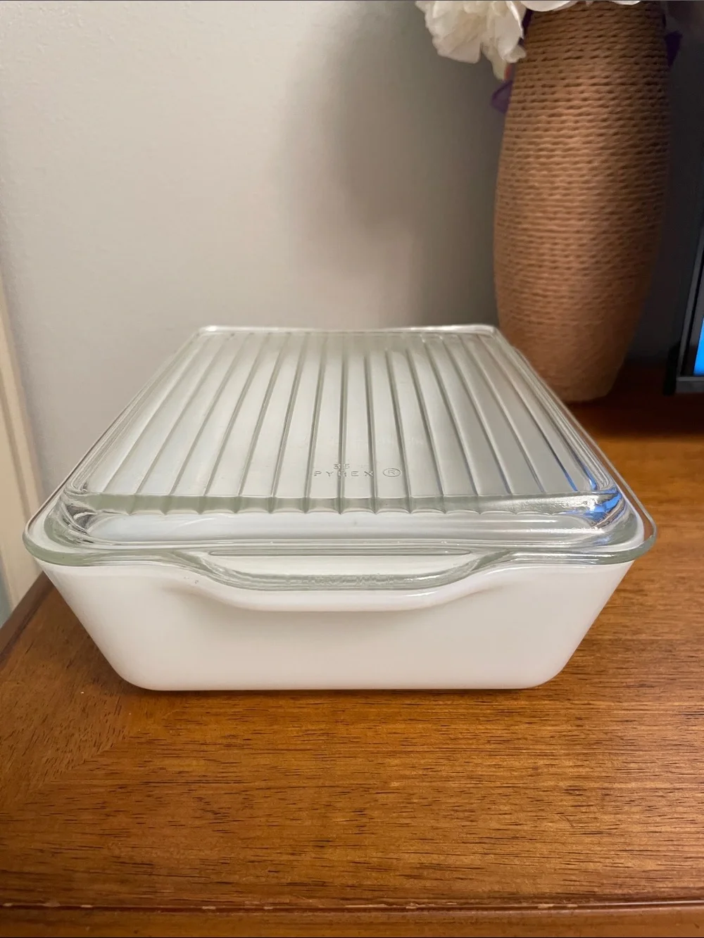 📍MCM Vintage Pyrex Amish Butterprint 1 1/2 Qt. Covered Milk Glass Baking Dish